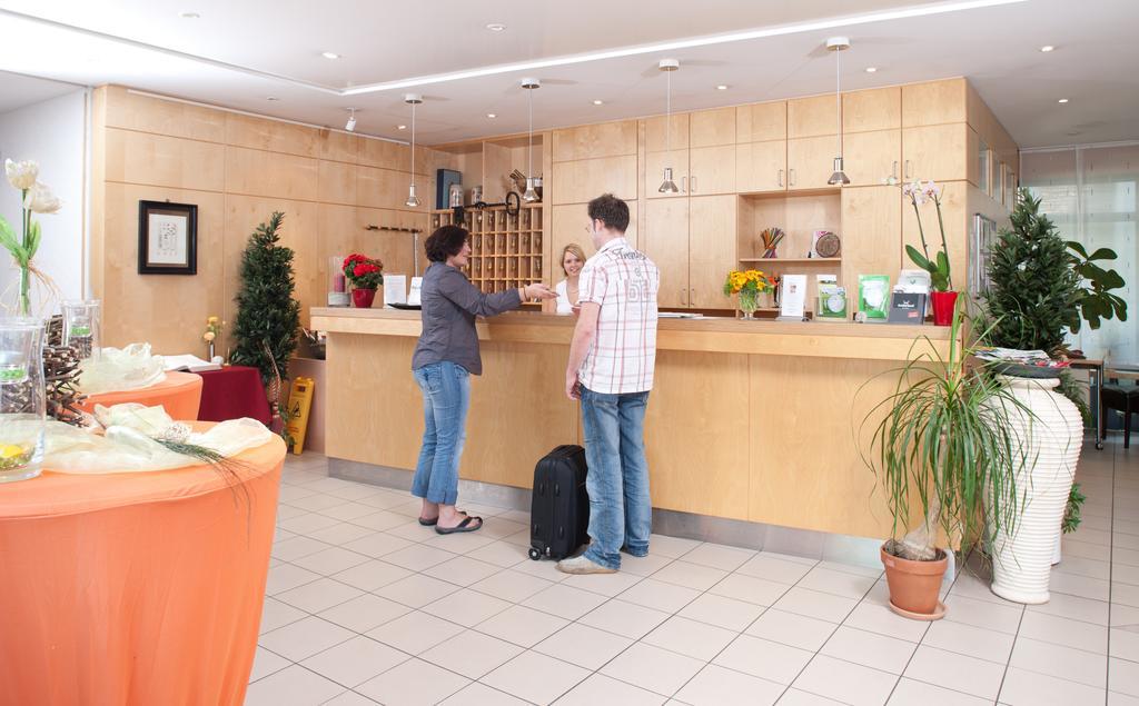 Behringers Freizeit - Und Tagungshotel Goessweinstein Exterior photo